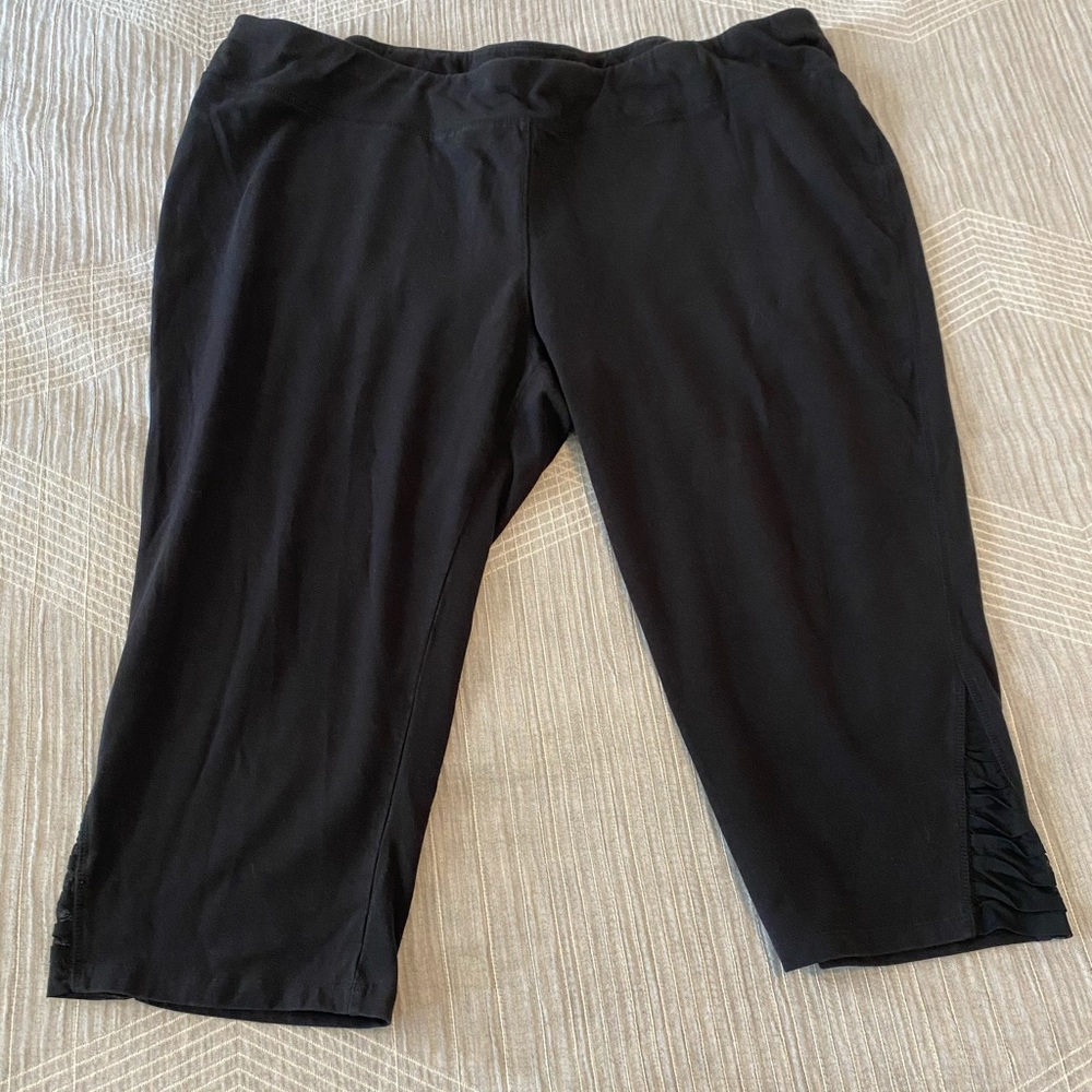 Ava & Viv plus size 26/28 Capri black leggings